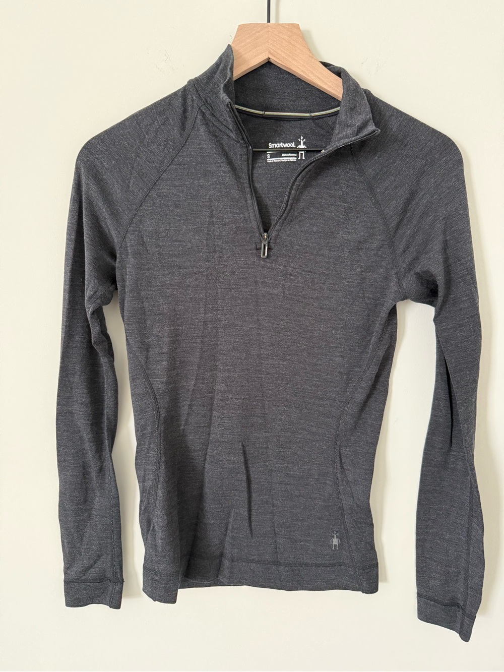 Smartwool women’s Charcoal Gray Merino 250 1/4 Zip Sweater